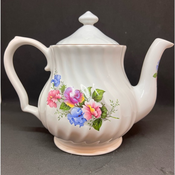 Golden Crown E & R Tea Pot - Picture 3 of 7